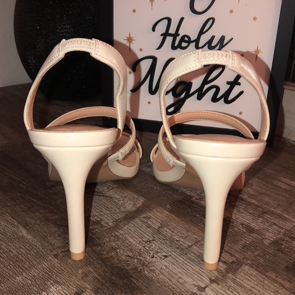 White heels - Picture 4 of 5